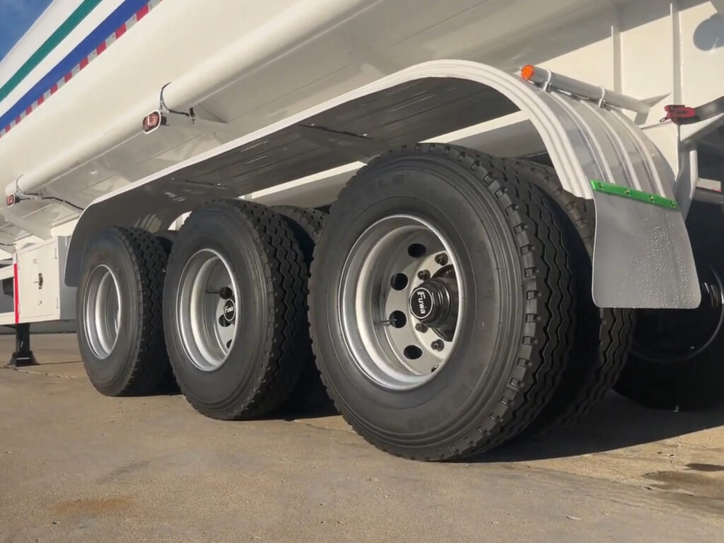 oil tank semi trailer fuwa brand tires with steel rims detail