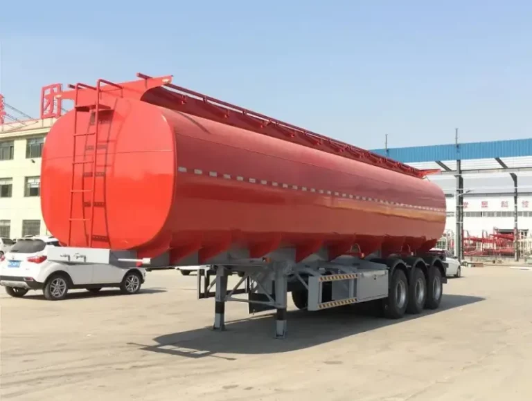 Multi-compartment crude oil tanker with 3 separate sealed chambers