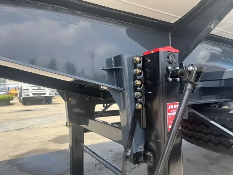 35000L fuel tanker trailer for sale 7 Close-up of components for a 35000L fuel tanker trailer